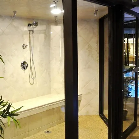 Sybaris Pool Suites Frankfort - Adults Only